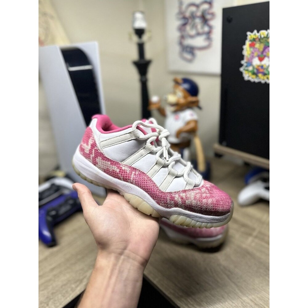 Nike Air Jordan Retro 11 Low Pink Snakeskin AH7860-106 Size 8.5 Women's/ 7 Mens